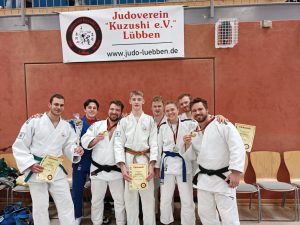 Gruppenbild nach erfolgreichem Wettkampf