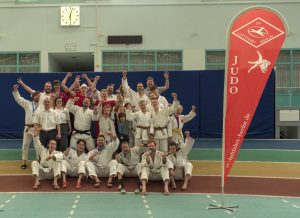 Gruppenbild nach erfolgreichem Turnier in Halle.